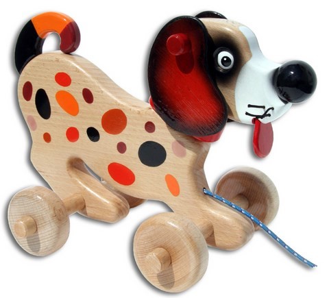 Chien à roulettes en bois